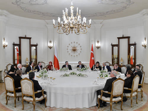 President Gül Hosts Official Dinner in Honor of President Komorowski